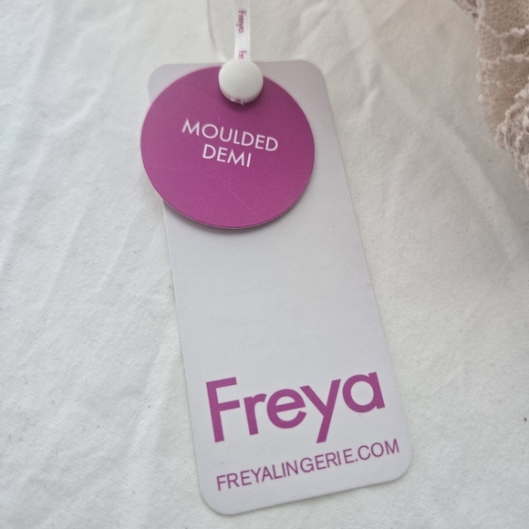 Freya Cream Lace Trim Bra - Picture 9 of 11